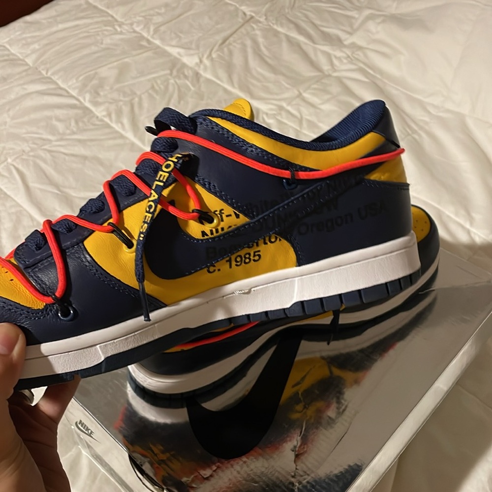 Nike Dunk Low x Off-White Michigan - Picture 5 of 9